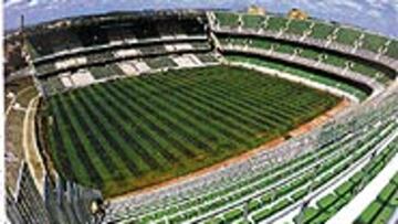 <B>EL RUIZ DE LOPERA SE "ENSANCHA"</B>. El Betis lucha por que el estadio tenga una consideración superior a la permitida.