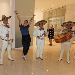 Elena Rybakina llega a Cancún para el WTA Finals y la reciben con mariachis