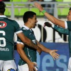 David Pizarro brilla en su debut y guía el triunfo de Wanderers