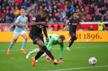 Grimaldo salió en camilla en la gran tarde de Lucas Vázquez