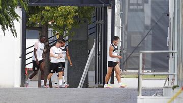 17/06/20  VALENCIA  ENTRENAMIENTO PROTOCOLO CRISIS CORONAVIRUS COVID-19 
 FERRAN TORRES - SOBRINO - GAMEIRO - DIAKHABY 
 
 
 
 
 