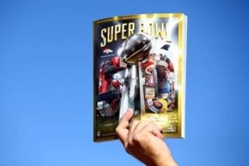 El programa de la Super Bowl 50, una revista por la que los coleccionistas pagarán mucho dinero en el futuro.