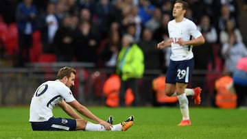 Alarma en el Tottenham: Kane se fue lesionado en el 87’