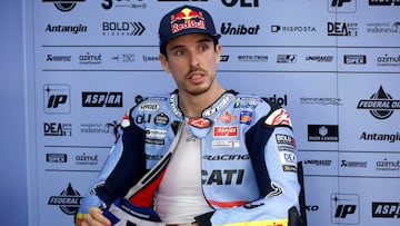 Álex Márquez, en el box de Gresini en Japón.