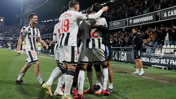 Los jugadores del Castellón celebran un gol.
