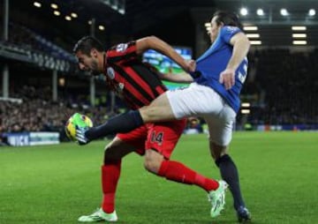 Mauricio Isla pasó de luchar títulos con Juventus a pelear por no descender en el QPR.