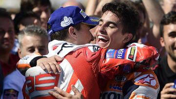 Repsol Honda Team's Spanish rider Marc Marquez (R) celebrates with Ducati Team's Spanish rider Jorge Lorenzo after winning the MotoGP race of the Moto Grand Prix of Aragon at the Motorland circuit in Alcaniz on September 24, 2017. / AFP PHOTO /