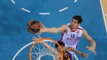 Boban Marjanovic (Estrella Roja, ahora en los Spurs) frente a Ante Tomic (Bacelona). No habr&aacute; duelo entre ellos en el Eurobasket en el caso de que coincidan Serbia y Croacia.