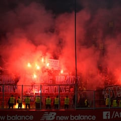 Los ultras del Marsella la lían dentro y fuera del estadio de San Mamés...todo en imágenes