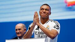 Soccer Football - Real Madrid unveil Kylian Mbappe - Santiago Bernabeu, Madrid, Spain - July 16, 2024 New Real Madrid signing Kylian Mbappe speaks to the crowd during the presentation REUTERS/Juan Medina