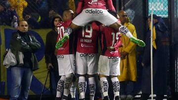 Football Soccer - Boca Juniors v Independiente del Valle- Copa Libertadores- Alberto J. Armando stadium, Buenos Aires, Argentina. 14/7/16. Independiente del Valle&#039;s players celebrate a goal against Boca Juniors. 