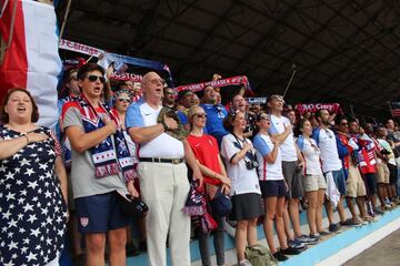 La fiesta del Cuba-USA en las gradas; amigos 69 años después