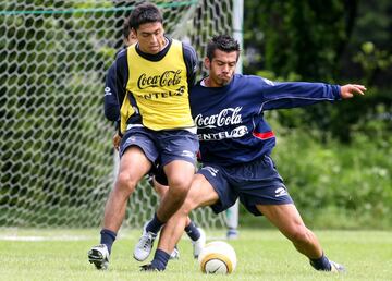 Formado en Huachipato, tiene pasos por Colo Colo, el fútbol europeo y Universidad de Chile. Hoy juega en Estudiantes de la Plata de Argentina.