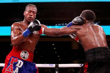 El púgil estadounidense falleció luego de la pelea en contra de Charles Conwell en la Wintrust Arena el pasado 12 de octubre, en Chicago. Al finalizar la pelea se le trasladó al Northwestern Memorial Hospital para ser intervenido quirúrgicamente y después de ser inducido al coma, se le detectó muerte cerebral.