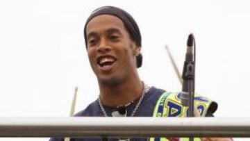 Ronaldinho, de fiesta.