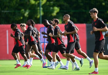Santiago Giménez se pierde la pretemporada con el Milan