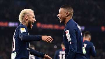 Paris Saint-Germain's Brazilian forward Neymar (L) celebrates with Paris Saint-Germain's French forward Kylian Mbappe (R) after scoring a goal during the French League cup final quarter between Paris Saint-Germain (PSG) and AS Saint Etienne at t