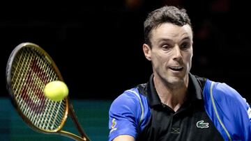 Spain's Roberto Bautista Agut returns the ball to Poland's Hubert Hurkacz on the second day of the Rotterdam World Tennis Tournament 2023 at the Rotterdam Ahoy Arena, on February 14, 2023. (Photo by Sander Koning / ANP / AFP) / Netherlands OUT