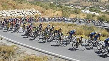 <b>INQUIETUD. </b>Las noticias de nuevos positivos, alteraron ayer la tranquilidad del pelotón.