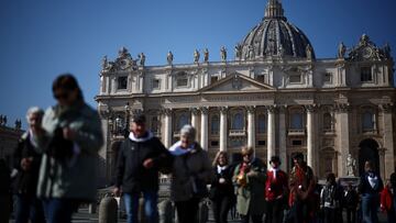 People walk at St.Peter's Square as Pope Francis is admitted to Gemelli Hospital to continue treatment for his ongoing respiratory tract infection and all his public engagements have been canceled, at the Vatican, February 21, 2025. REUTERS/Guglielmo Mangiapane