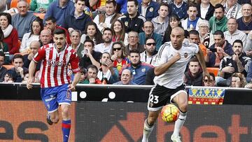 Abdennour, en Mestalla, en el partido contra el Sporting de Gij&oacute;n. 