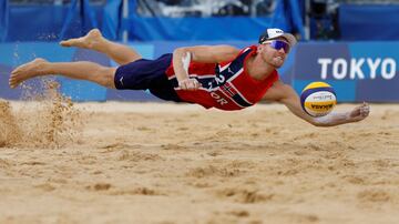 Christian Sorum en el partido de cuartos de final de volleyball playa entre Noruega y el Comit¨¦ Ol¨ªmpico Ruso.