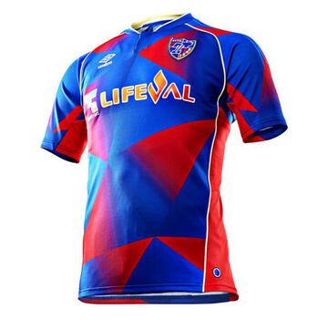 Es la playera de local del 2018.
Los gráficos de los 90 la convierten en una de las más feas del mundo.