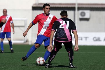 Hoy 1 de noviembre los veteranos del Torrejón y del Rayo Vallecano han goleado a la ELA en un partido solidario disputado en el Campo Municipal Las Veredillas.