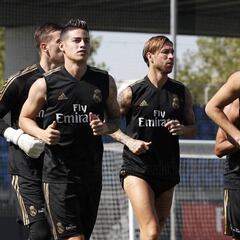 James entrena con toda la plantilla del Real Madrid