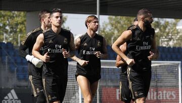 James entrena con toda la plantilla del Real Madrid