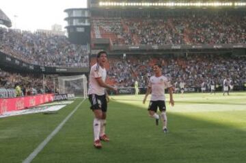 Alegría de Parejo después de marcar el 2-0 para el Valencia