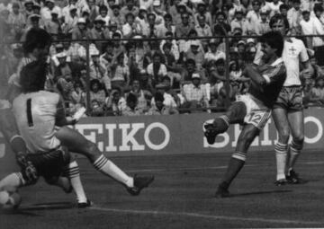 El Calderón acogió el partido entre Francia e Irlanda del Norte del Mundial de España 1982. El partido acabó 1-0 con gol de Alain Giresse (en la foto).