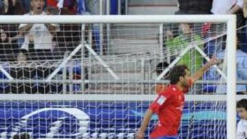 <b>NUMANCIA 2 - RACING 1</b> Barkero celebra el primero gol del conjunto soriano.