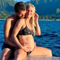 Así surfea Tatiana Weston-Webb embarazada de 5 meses y medio