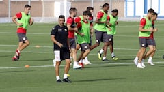 M&iacute;chel dirige un entrenamiento del Rayo.