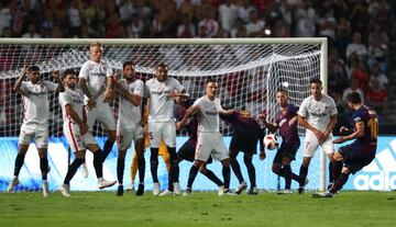 Soccer Football - Spanish Super Cup - Barcelona v Sevilla - Grand Stade de Tanger, Tangier, Morocco - August 12, 2018   Barcelona's Lionel Messi takes a freekick   REUTERS/Sergio Perez