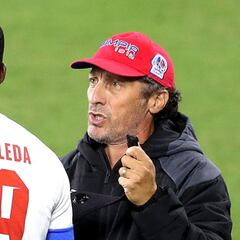 Pedro Troglio da condiciones a Fenafuth para dirigir a Honduras