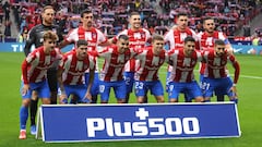 Los jugadores del Atl&eacute;tico antes del inicio del partido contra el Betis.