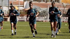 Marta y varias jugadoras de Brasil.