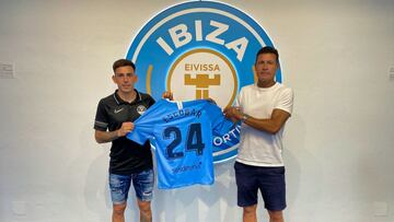 Gonzalo Escobar en su presentación como jugador del Ibiza.