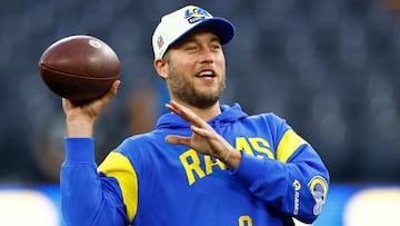 INGLEWOOD, CALIFORNIA - DECEMBER 08: Matthew Stafford #9 of the Los Angeles Rams warms up prior to the game against the Las Vegas Raiders at SoFi Stadium on December 08, 2022 in Inglewood, California.   Ronald Martinez/Getty Images/AFP (Photo by RONALD MARTINEZ / GETTY IMAGES NORTH AMERICA / Getty Images via AFP)