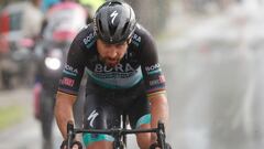 Peter Sagan rueda en fuga en solitario en la d&eacute;cima etapa del Giro de Italia 2020 entre Lanciano y Tortoreto.