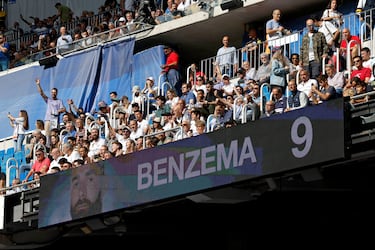 Atronadora ovación cuando sonó del nombre de Benzema en las alineaciones.