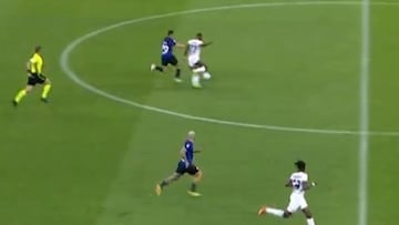 Tiene 35 años y Alexis Sánchez todavía hace cosas como ésta: la secuencia del chileno que enamora a todos en Italia