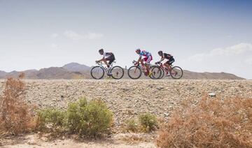 Jorge Cubero, Luis Ángel Maté y Richie Porte, en la escapada del día por tierras almerienses y murcianas.