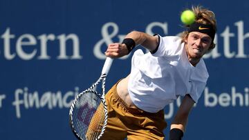 Rublev llega a cuartos de final tras eliminar a Federer.