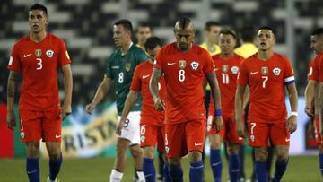 Futbol, Chile vs Bolivia.
 Eliminatorias mundial Rusia 2018. 
 Los jugadores de Chile abandonan la cancha tras el primer tiempo del partido clasificatorio al mundial de Rusia 2018 contra Bolivia disputado en el estadio Monumental de Santiago, Chile. 
 06/09/2016 
 Andres Pia/Photosport********** 
 
 Football, Chile vs Bolivia.
 Russia 2018 World Cup qualifying match. 
 Chile&#039;s players leave the field after the first half of the Russia 2018 World Cup qualifying football match against Bolivia at the Monumental stadium in Santiago, Chile. 
 06/09/2016 
 Andres Pia/Photosport