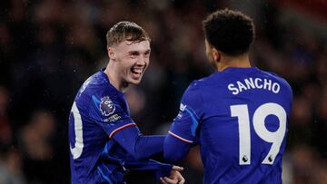 Chelsea pisa el campo del Tottenham buscando conseguir tres puntos para alejarse de un Arsenal que tampoco piensa ceder.