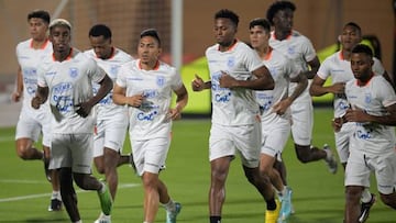 Ecuador's players jog during a training session at the Essaimer SC in Doha on November 17, 2022, ahead of the Qatar 2022 World Cup football tournament. (Photo by Raul ARBOLEDA / AFP) (Photo by RAUL ARBOLEDA/AFP via Getty Images)