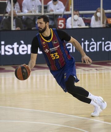 El hispano-montenegrino ha acabado la temporada como el m¨¢s valorado del curso y tiene muchas papeletas para alzarse con el MVP de la temporada (ha sido el mejor en el mes de marzo). Su Bar?a ha dominado el curso europeo y eso ha sido, en parte, gracias a ¨¦l. Dentro del Top-5 de anotadores y de reboteadores, Mirotic estuvo de baja unas semanas por motivos personales a principios de a?o y tambi¨¦n se perdi¨® el primer Cl¨¢sico del curso por COVID. Esta temporada s¨®lo ha bajado de los diez puntos en dos partidos (Zalgiris en Kaunas y Estrella Roja, tambi¨¦n a domicilio).